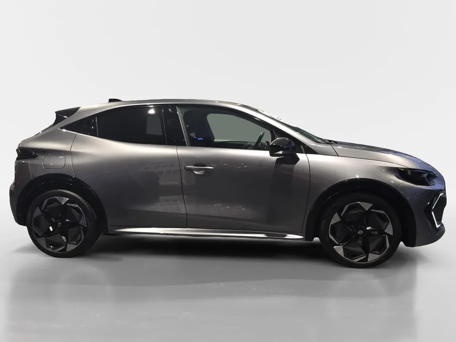 Renault Clio 1.8 Hybrid 160 techno | Direct leverbaar met 1.300,- voorraad korting | LMV 18 inch velgen | Apple carplay & Android Auto | Pack Premiere |