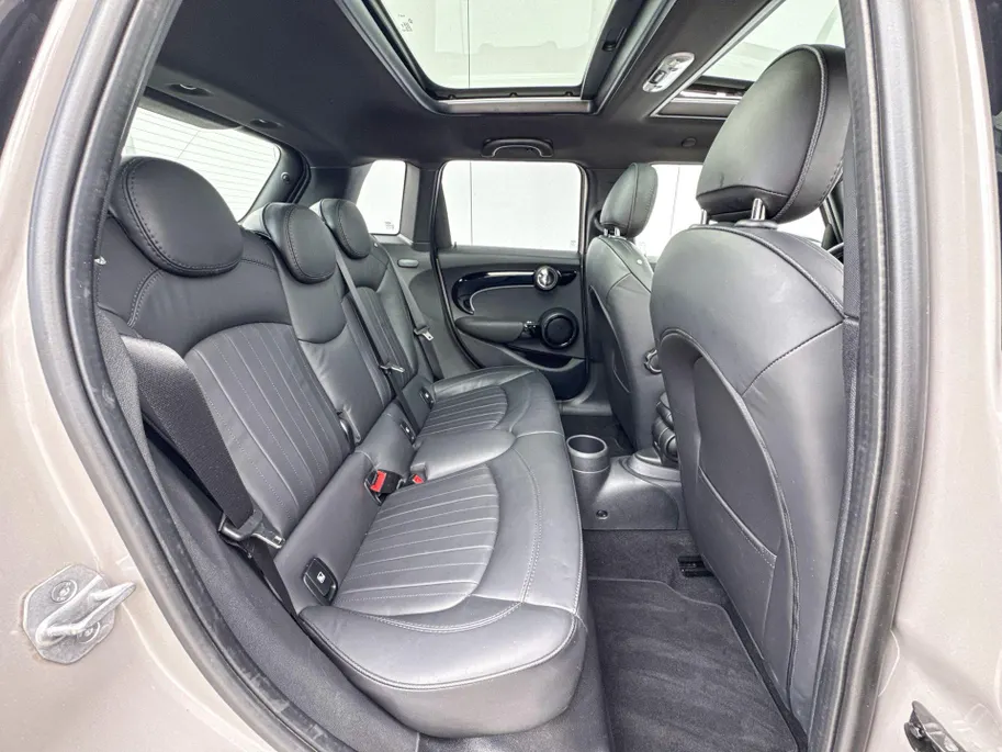 MINI Cooper 5-deurs 1.5 Cooper Camden Plus Edition