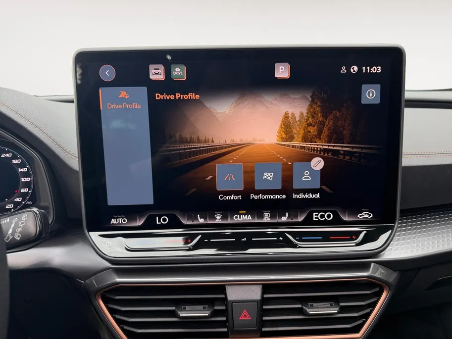 CUPRA Formentor 1.5 TSI e-Hybrid Business | Panoramadak | Stuur verwarming etc! | Trekhaak | Super compleet en helemaal nieuw!