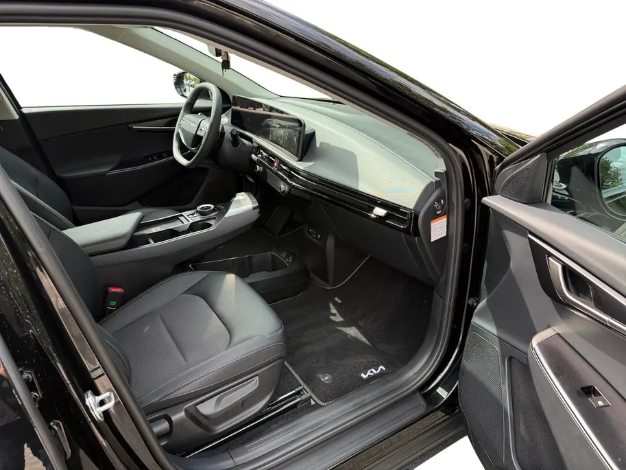 Kia EV6 Black Edition 63 kWh | 20 INCH BLACK WHEELS & ALL SEASON | BLACK EDITION | NAVI | CAMERA | STUUR & STOELVERWARMING | ETC...