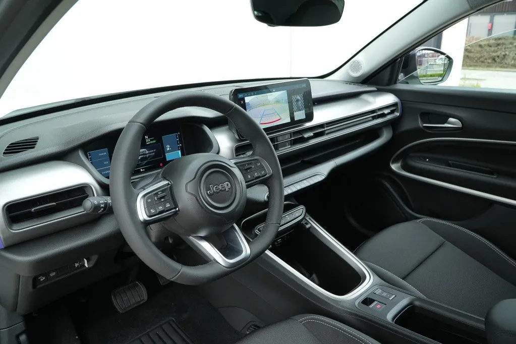 Jeep Avenger Summit 54kWh | Pano | Infotainment | Winter | Camera | 18'
