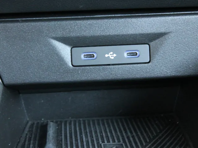 Renault Clio 1.8 Hybrid 160 AUT techno | Navigatie | Adaptive Cruise | Achterspoiler | Stoelverwarming | DEMONSTRATIE AUTO, VRAAG NAAR BESCHIKBAARHEID |