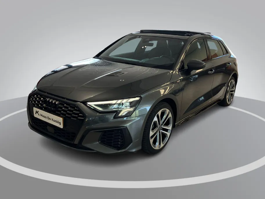 Audi A3 Sportback 40 TFSIe 150kW/204PK S Line · Panoramadak · Stoelverwarming · Apple/Android Car Play ·  Drive select · Leder/Stof