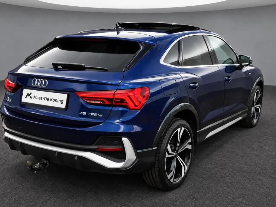 Audi Q3 Sportback 45TFSIe 245PK S Line Panoramadak · Trekhaak · Camera + Parkeersensoren · Apple/Android Car Play ·