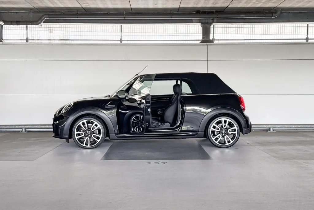 MINI Cooper Cabrio 1.5 Cooper John Cooper Works