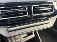 Renault 5 comfort range techno 52 kWh nu op voorraad met 1600,- korting , Pack Advanced Driving Assist , pack winter , Pack Harman Kardon premium sound , Apple Carplay/Android Auto , stoel en stuurverwarming , camera .