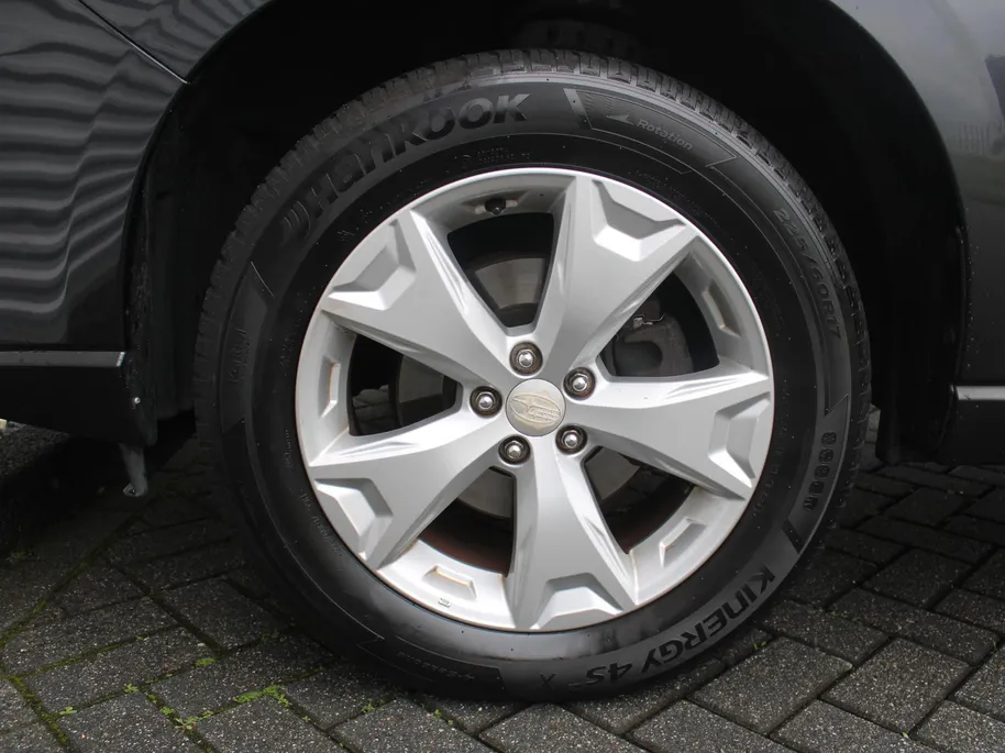 Subaru Forester 2.0 Luxury Plus | Trekhaak | Camera | Stoelverwarming | Schuifdak | 17' LM | Clima | Xenon | Parkeersensor v+a | All seasons |