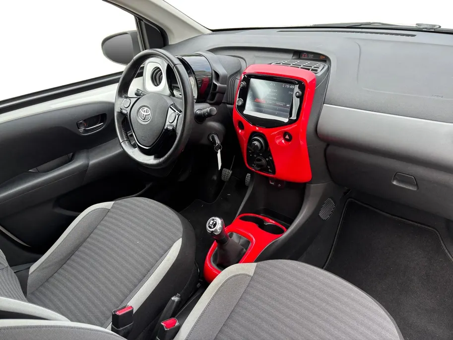Toyota Aygo 1.0 VVT-i x-clusiv | Camera | Cruise | Lichtmetaal |