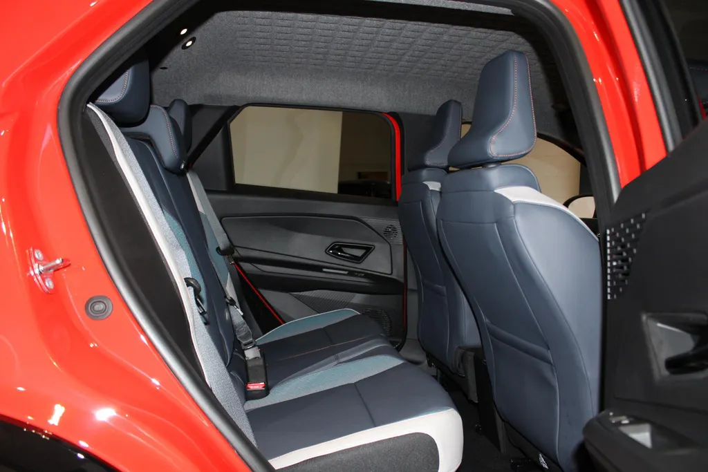 Nissan Micra EVOLVE 52 kWh *Google assist*LMwielen*Achteruitrijcamera*parkeersensoren voor en achter*4 rijmodus*417km WLTP*Climatecontrole*cruisecontrole*keyless entry*