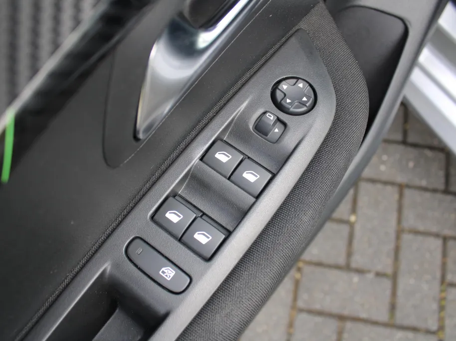 Peugeot 208 1.2 PureTech 100 Active | Airco | Cruise | Navi | LED | Apple CarPlay/Android Auto |