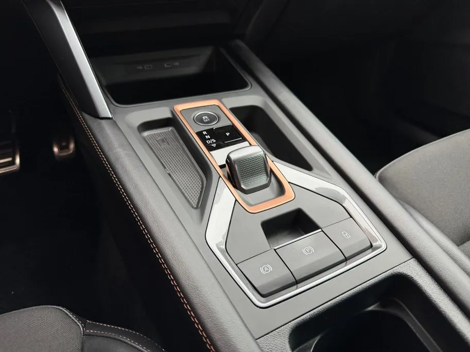 CUPRA Leon 1.5 PHEV Business 204PK AUTOMAAT | Elektrische actieradius tot 125km WLTP | Navigatie | Apple Carplay & Android Auto | Adaptive Cruise Control | Climate Control | Parkeersensoren voor & achter | 18'' Lichtmetalen velgen | Strakke auto