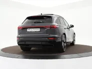 Audi Q6 e-tron S edition 83 kWh 252pk · SOH 98,1% · Panoramadak · 360 Camera · Inklap. Trekhaak · Luchtvering · Elek. Voorstoelen · Garantie t/m 19-06-2030 of 100.000km