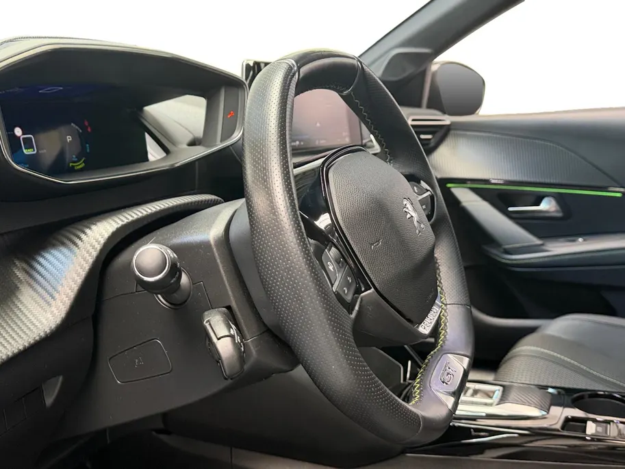 Peugeot e-208 EV GT 350 50 kWh STOELVERWARMING | ACHTERUITRIJCAMERA | GLASSROOF | 12 MAANDEN BOVAG GARANTIE