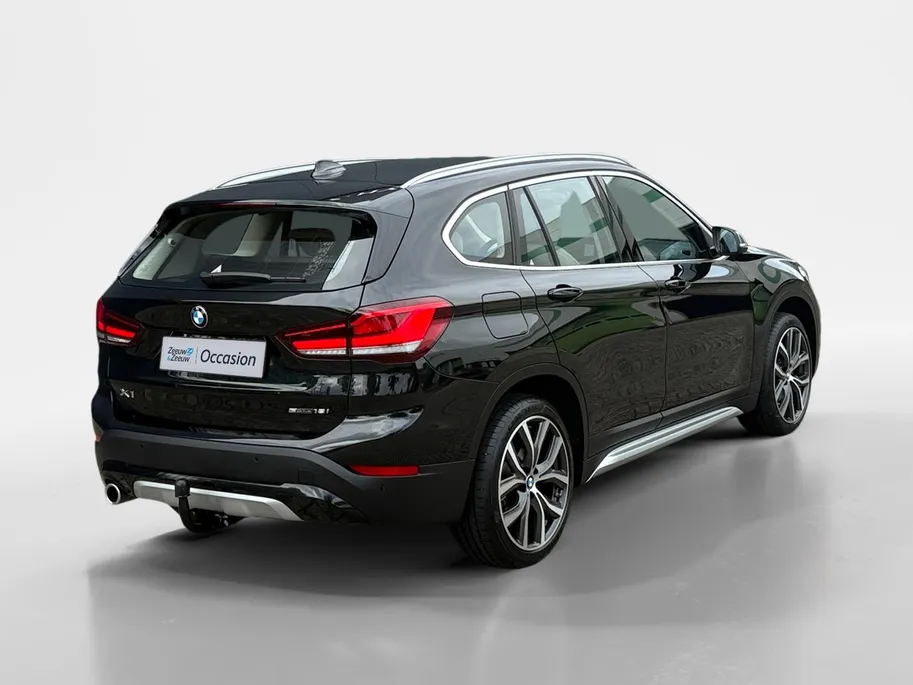 BMW X1 sDrive18i Business Edition Plus | Trekhaak | Leder | Navi | Stoelverwarming | Head-Up Display | Ambient Lighting | NL AUTO | Cruise Control | Climate Control | 12 maanden Bovag garantie |