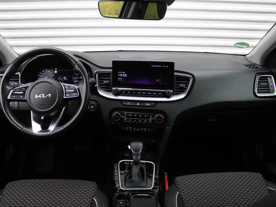Kia Ceed Sportswagon 1.5 T-GDi DynamicPlusLine | Stoel- & stuurverwarming | Camera | Clima | Cruise adapt. | LED | Navi | Elek. achterklep | 16' LM |