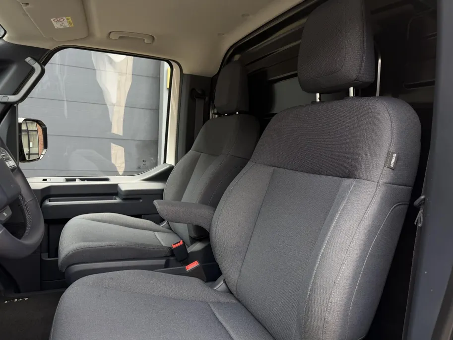 Kia PV5 L2H1 Plus 51.5 kWh | incl. berkentriplex laadvloer | All-season banden | 297 km WLTP-actieradius | Snelladen van 10% tot 80% in 30 minuten | Stoel- en stuurverwarming | Achteruitrijcamera | Draadloos Apple/Android Carplay | Parkeersensoren voor- en achter