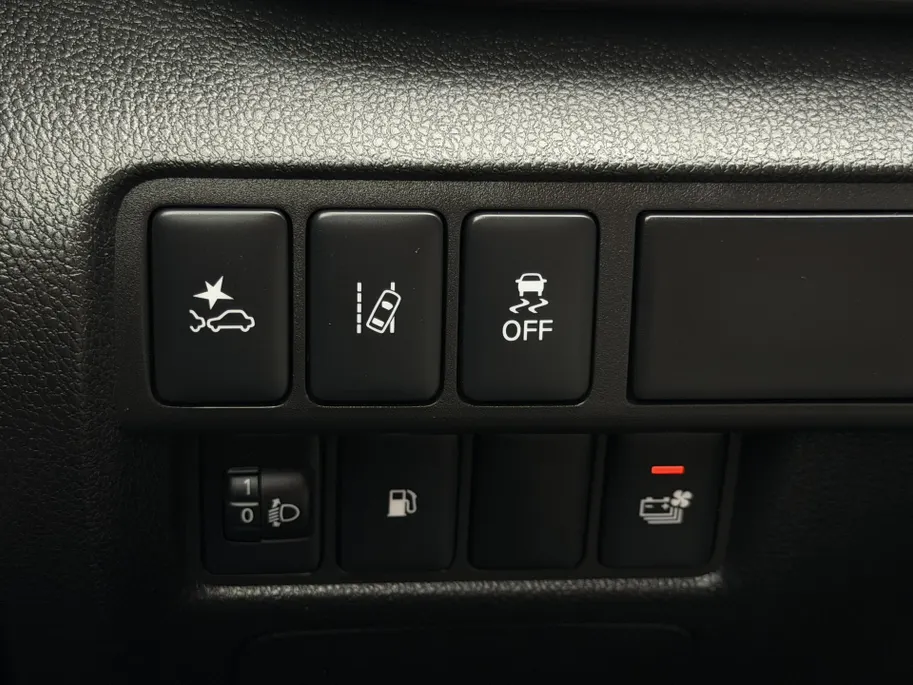 Mitsubishi Eclipse Cross 2.4 PHEV Intense+ | Stoel- en stuurverwarming | Elektrisch verstelbare stoelen | Trekhaak | Achteruitrijcamera | Parkeersensoren voor- en achter | Navi | Climate Control