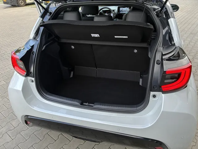 Toyota Yaris 1.5 Hybride Executive | Bi-Tone | Pdc (12367km)
