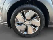 Hyundai Kona EV Premium 64 kWh HEAD UP DISPLAY | LEDEREN BEKLEDING | 455 KM ACTIERADIUS | ACC | DODEN HOEK DETECTIE | 12 MAANDEN BOVAG GARANTIE | SOH 97.4%