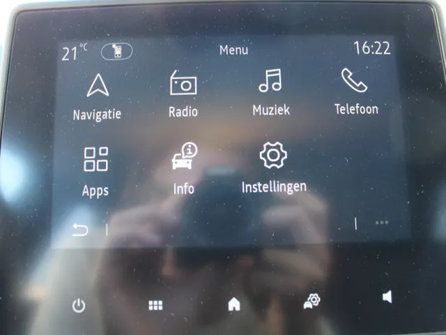 Renault Captur 1.6 E-Tech Hybrid 145 PK Intens | Camera achter en sensoren voor | LM Velgen | NAVI | Apple/Android Car play |