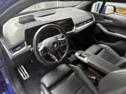 BMW 2 Serie Active Tourer 220i AUTOMAAT | Sensoren | Navigatie | Cruise | 360 Camera | Head-up display | Elektrisch verstelbare stoel | Apple Carplay/Android Auto