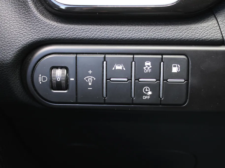 Kia Ceed Sportswagon 1.6 GDI PHEV DynamicPlusLine | Trekhaak | Stuur-/stoelverwarming | Plug-in | 16" LM | Clima | Camera | Cruise adapt. | Navi | LED |