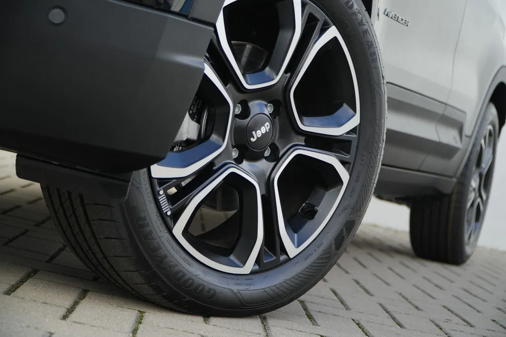 Jeep Avenger 1.2 e-Hybrid Summit | Navi | JBL | Camera | Winter | 18'