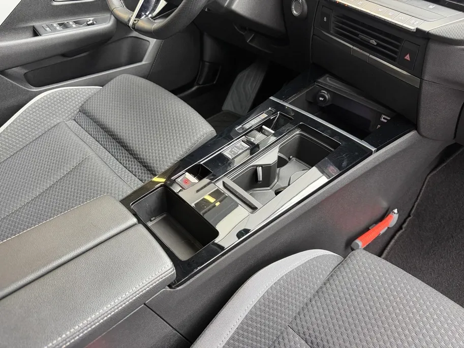 Opel Astra 1.6 Hybrid Business Edition | Stoel/Stuur Verwarming | AGR Stoelen! | CARPLAY!