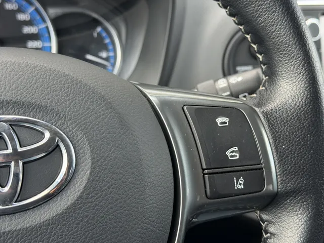 Toyota Yaris 1.5 Hybrid Trend Bi-Tone | Leer | Navigatie | LM Velgen