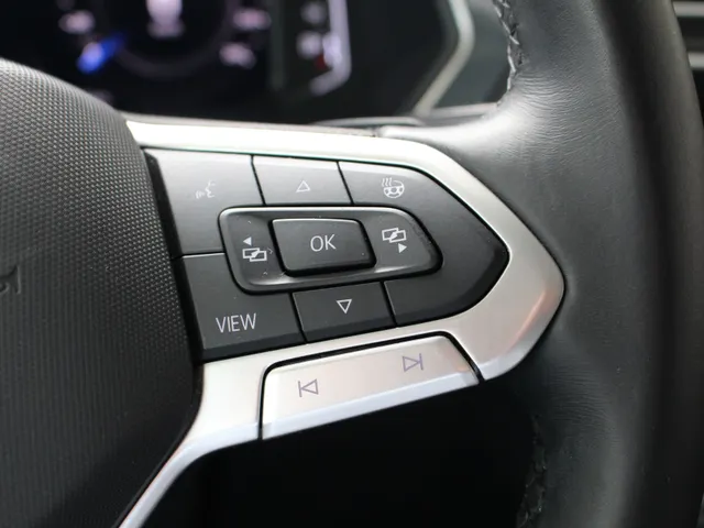 Volkswagen Tiguan 1.5 TSI Elegance Apple Carplay | Parkeercamera | Stoelverwarming | Inklapbare buitenspiegels | Climate Control