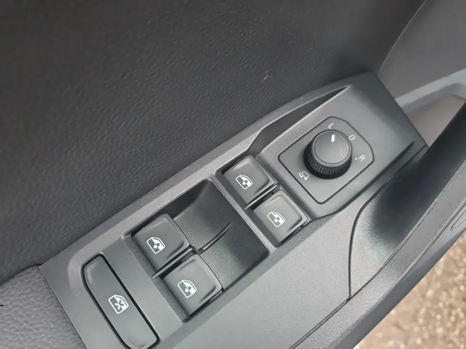 SEAT Arona Xperience | Climate control | Adaptieve cruise control | Camera | Apple CarPlay / Android  | Parkeersensoren voor en achter |