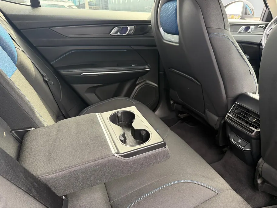 Lynk & Co 01 1.5 | Automaat | Panorama Dak | 360* Camera | Stoelverwarming | Apple Carplay/Android Auto | DAB | Climate Control | Cruise Control | Navigatie