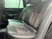 Škoda Octavia Combi 1.4 TSI 245pk DSG RS iV PHEV Business · Panoramadak · Camera · Wegklapbare Trekhaak · Stoelverwarming voor+achter · 19'' Inch ·