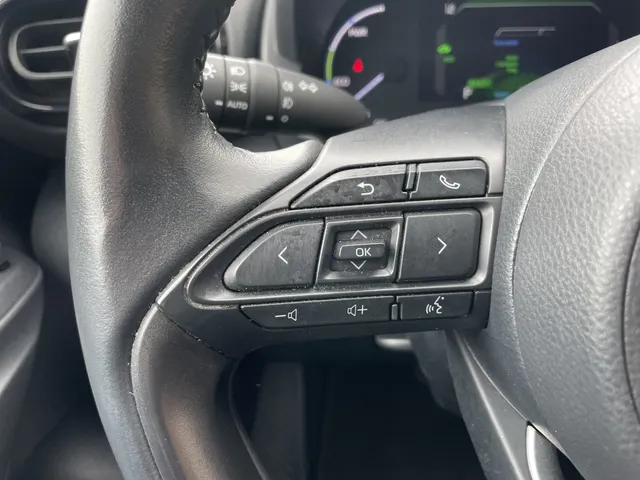 Toyota Yaris Cross 1.5 Hybrid Dynamic | Parkeersensoren V+A | Stuur en Stoelverwarm