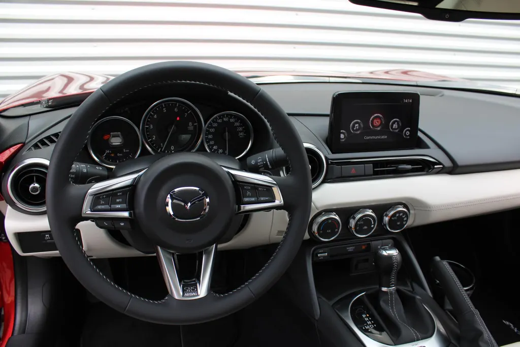 Mazda MX-5 2.0 SkyActiv-G 6AT 184PK Kizuna | Automaat | Leder | CAmera | Bose Audio | Nu met extreem hoge korting! |