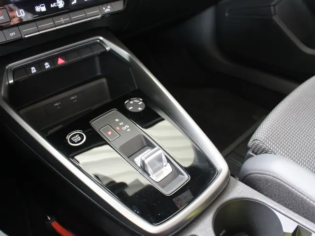 Audi A3 Sportback 30 TFSI S-Line S-Tronic Navigatie | Panoramadak | Sportstuur | Led