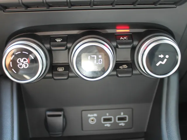 Renault Captur 1.3 TCe 130 AUT Intens | Climat Control | Trekhaak | Camera | Cruise