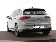 Volkswagen Golf 1.5 eTSI 150pk DSG R-Line · Apple/Android Car Play · Trekhaak ·  Camera + Parkeersensoren · Stoelverwarming · Garantie t/m 24-09-2030 of 100000km.