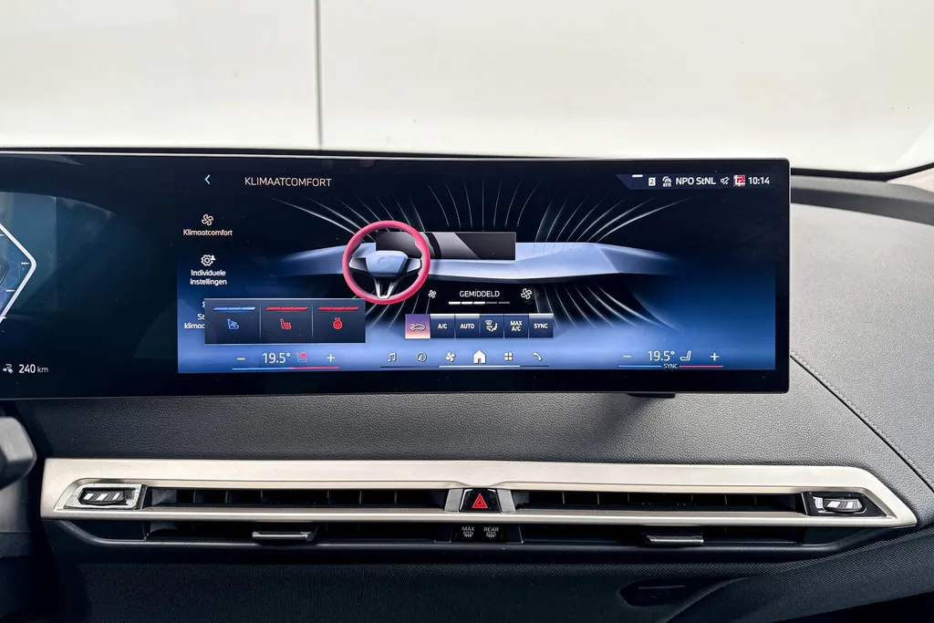 BMW iX xDrive45 101 kWh