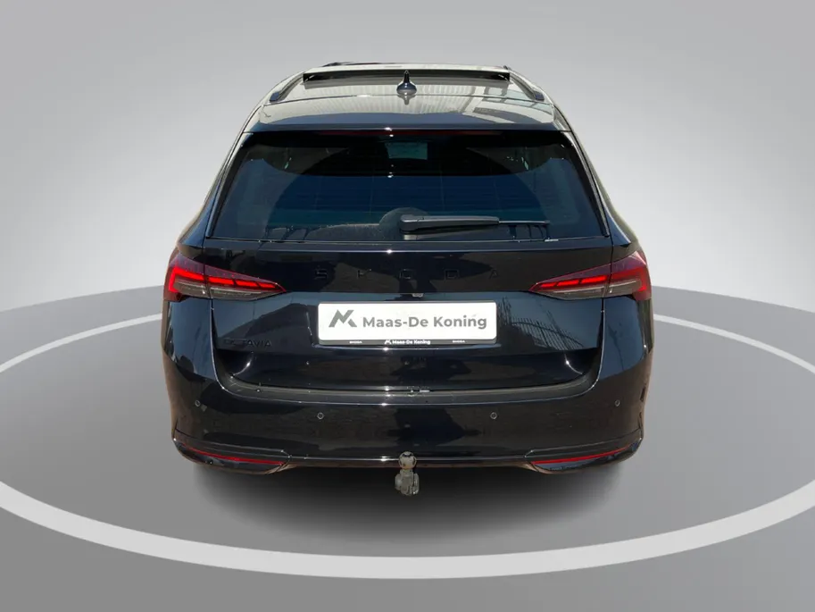 Škoda Octavia Combi 1.5TSI/150PK MHEV Sportline Business · Panoramadak · Trekhaak · Apple/Android · Garantie t/m 31-08-2030 of 100000km.