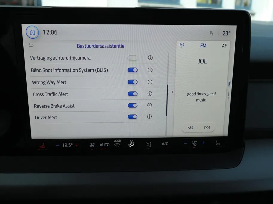 Ford E-Transit Courier Limited 44 kWh | TREKHAAK | NAVI | WINTERPACK |