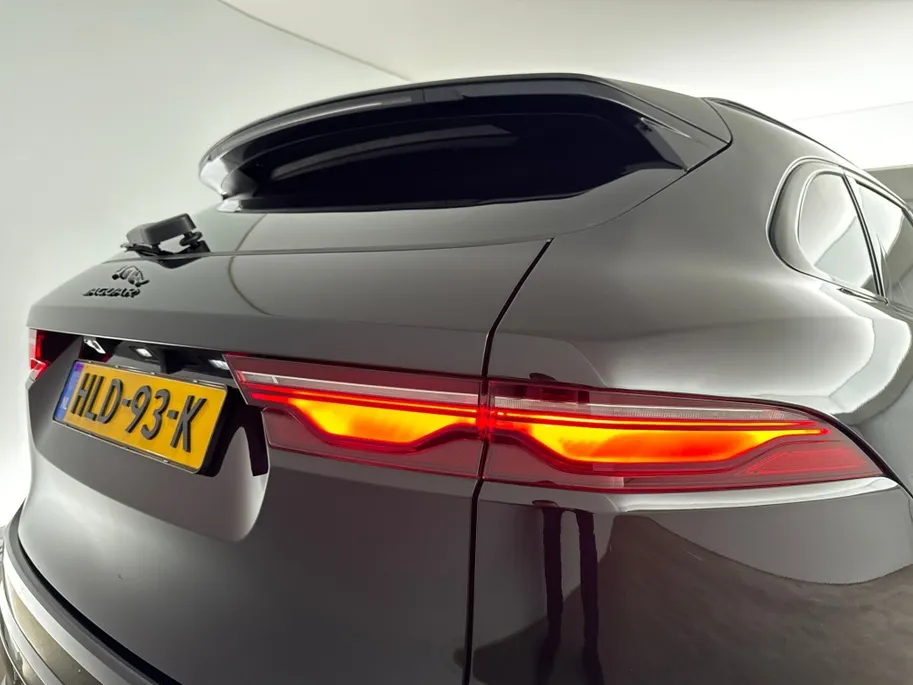 Jaguar F-PACE 2.0 P400e R-Dynamic HSE Black Pack | Panoramadak | Massagestoelen + Ventilatie | Head-Up Display