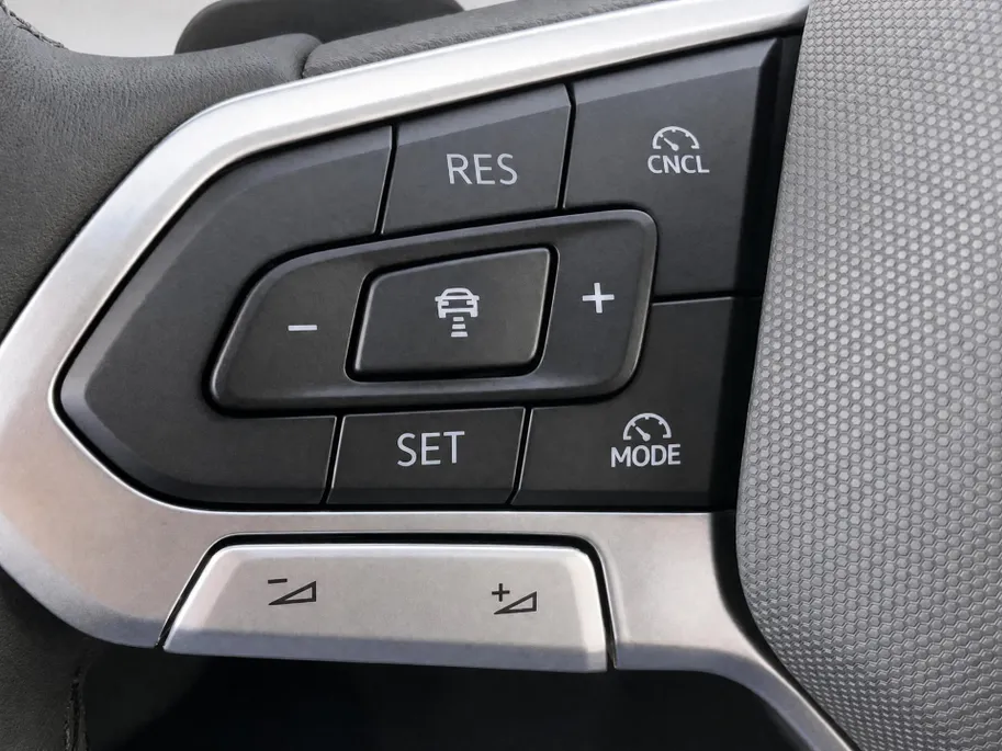 Volkswagen Tiguan 1.5eHybrid 150kW/204PK Elegance · Leder · Panoramadak · Trekhaak · 360°Camera · Garantie t/m 08-09-2030 of 100000km.