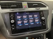 Volkswagen Tiguan 1.4 TSI eHybrid 245pk DSG Life Business · Camera · Inklap. Trekhaak · Stuur- & Stoelverwarming · Apple/Android Car Play · Elek. Achterklep ·