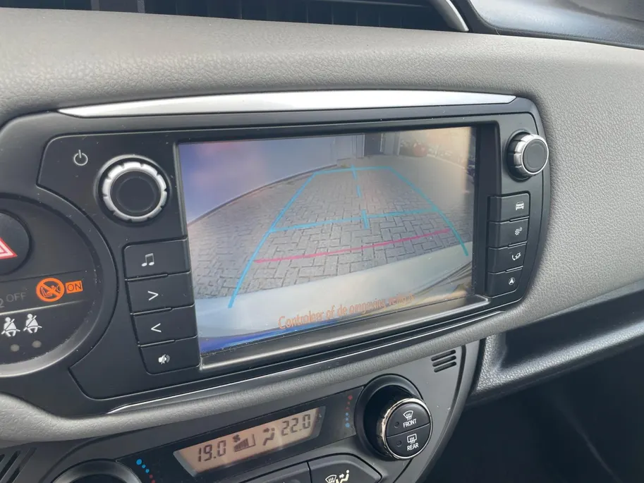 Toyota Yaris 1.0 VVT-i Trend | Bi-Tone| Climate control| Achteruitrijcamera| Snelheidsbegrenzer| Bluetooth|