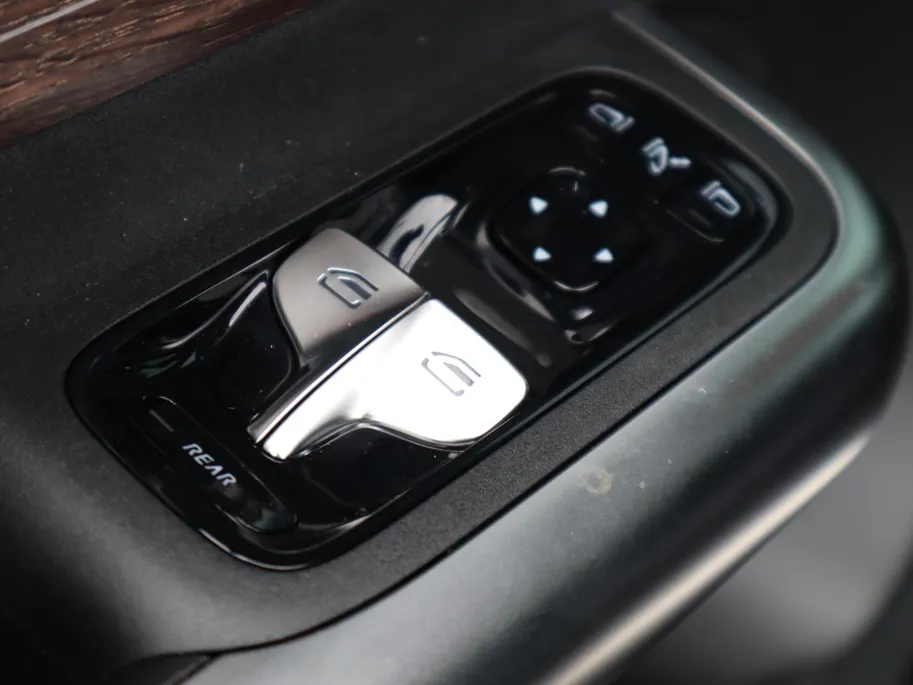 Mercedes-Benz GLB 250+ Business Solution AMG 85.5 kWh l Trekhaak l Keyless l Panoramadak