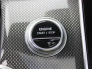 Mercedes-Benz GLC 300e 4MATIC AMG Line | 360 Camera | Schuifdak | Cruise adapt. | 20' LM | HUD | Treeplanken | Dodehoek detectie | Stoelverwarming + geheugen | BTW auto |