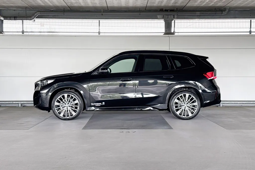BMW iX1 eDrive20 67 kWh M Sport Edition