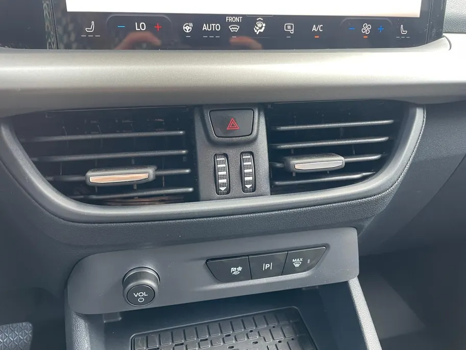 Ford E-Transit Courier Limited 44 kWh | 0,99% rente op financial lease| Trekhaak | Driver Assistance Pack | Climate Control |