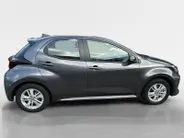 Toyota Yaris 1.5 Hybrid 115 Active | Super complete en leuke uitvoering! NU INCL. Premiumpakket gratis o.a. incl 12 maanden garantie! RIJKLAARPRIJS!!